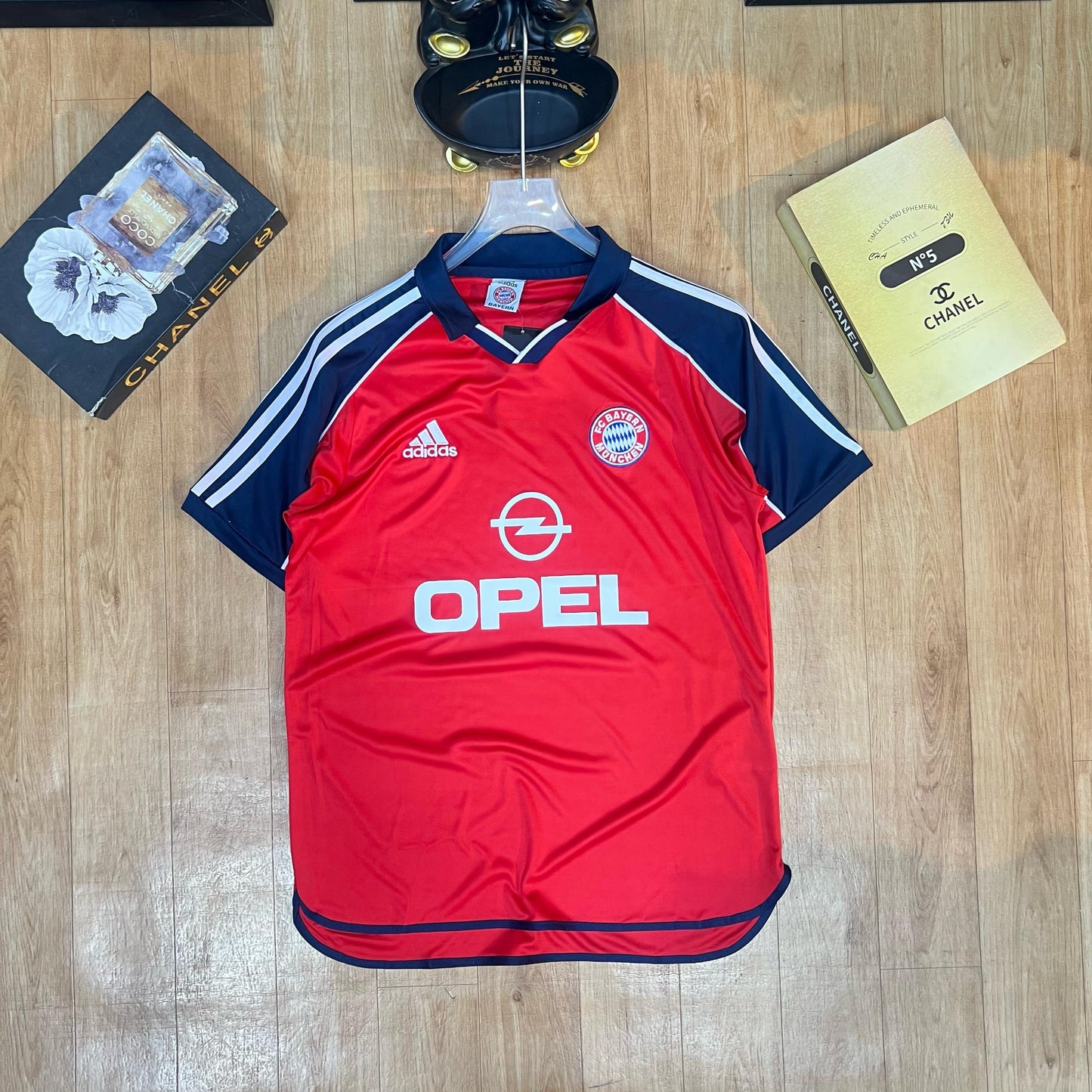 Bayern Munich Retro Jersey - Celebrate the Legacy of Bavarian Football