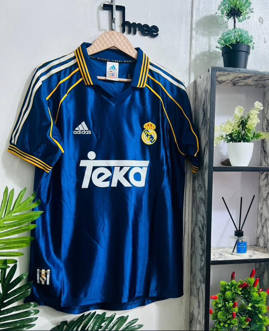 Real Madrid Retro Jersey - Relive the Glory of Los Blancos
