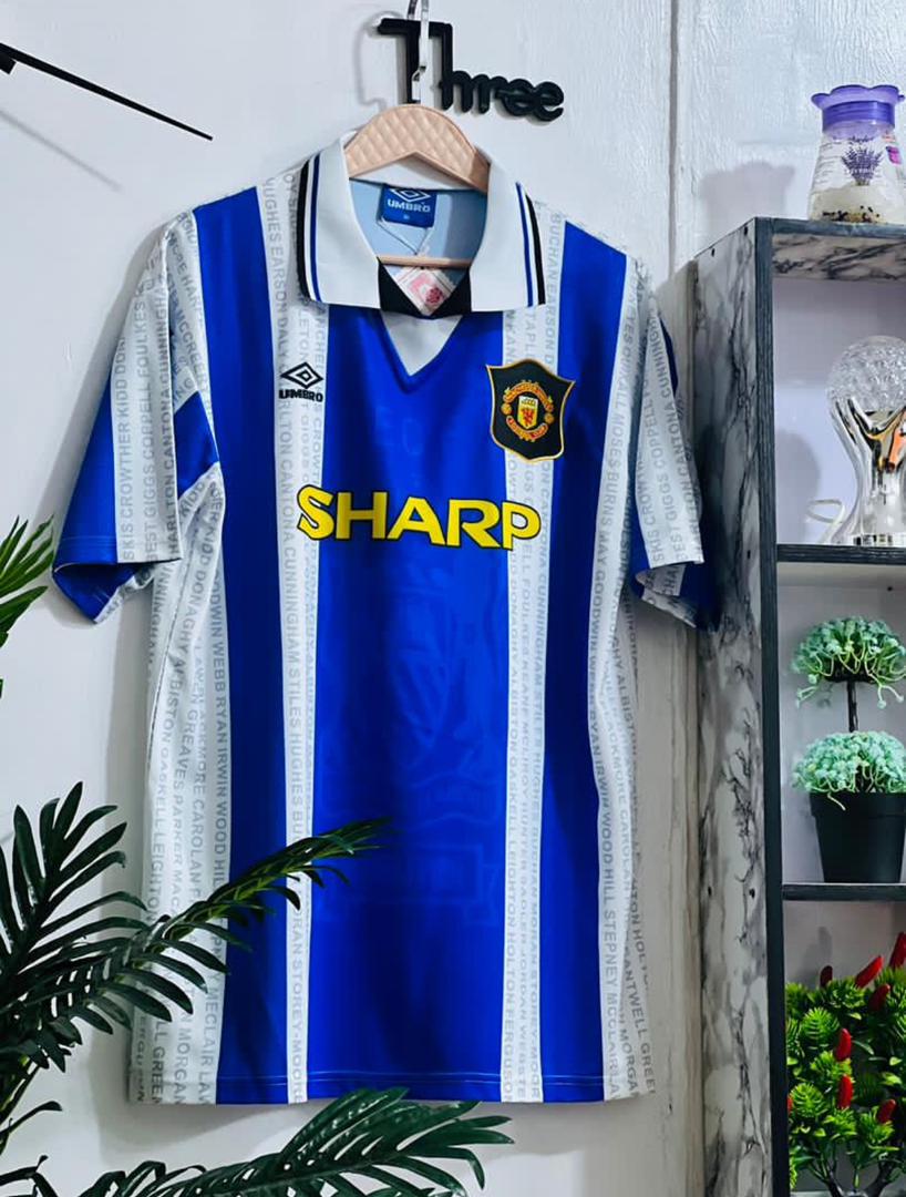 Manchester United Retro Jersey - Honor the Legacy of the Red Devils