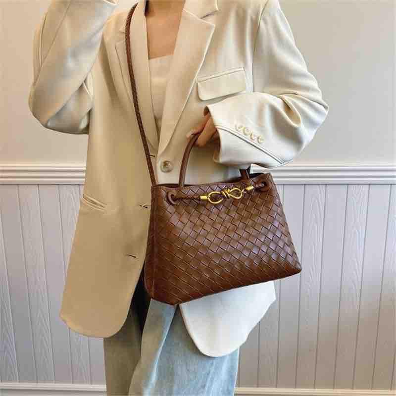 Bottega-Inspired Bag – Luxury, Elegance, and Craftsmanship