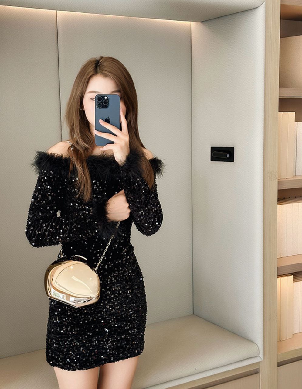 Teardrop-Shaped Clutch β Sculptural Glamour in the Palm of Your Hand