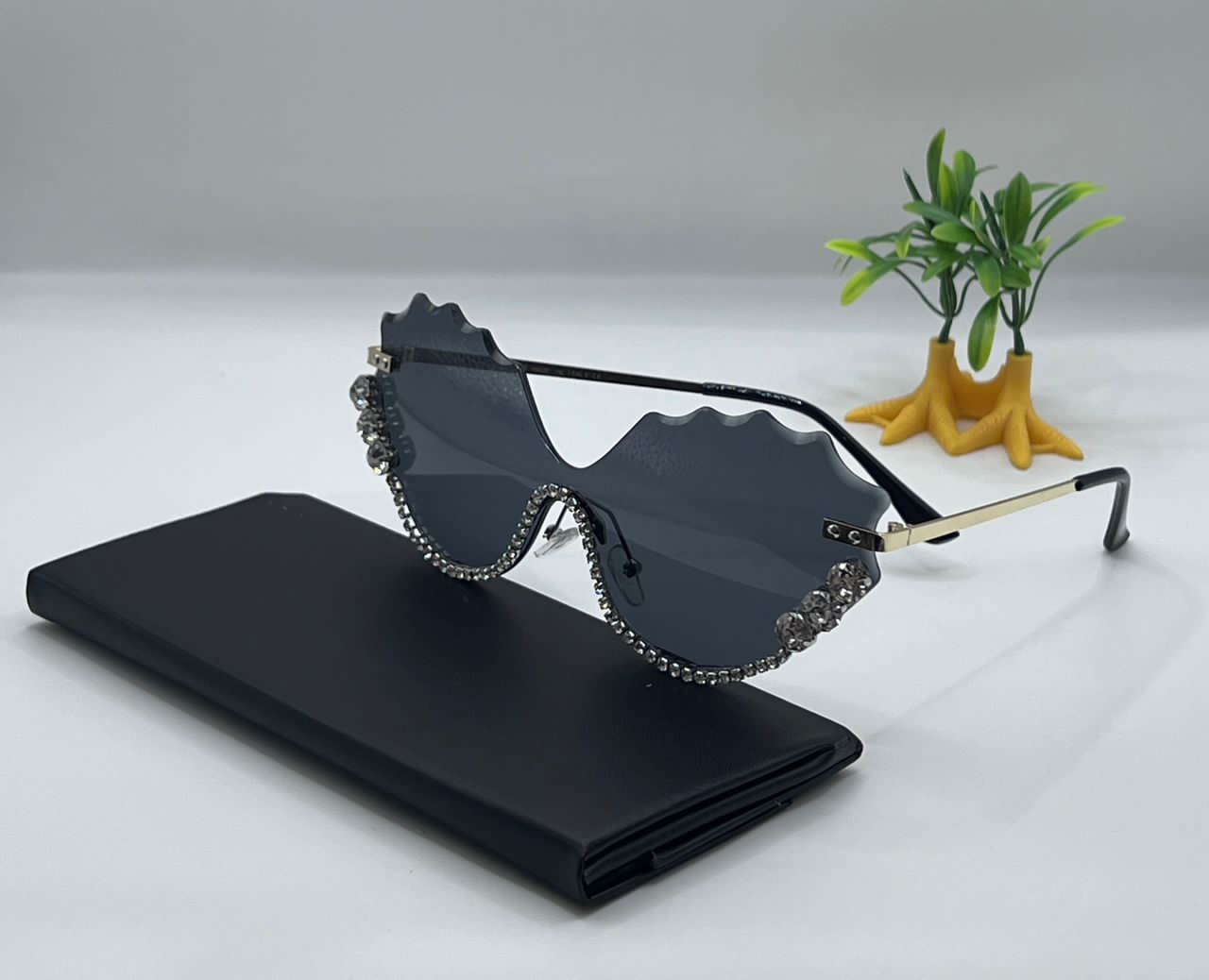 Gucci shades with Box