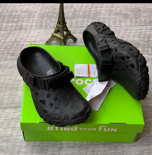 Black Crocs – Comfort, Versatility, and Effortless Style