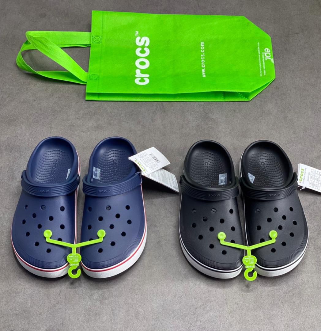 Crocs Classic Clogs – Comfort Meets Style