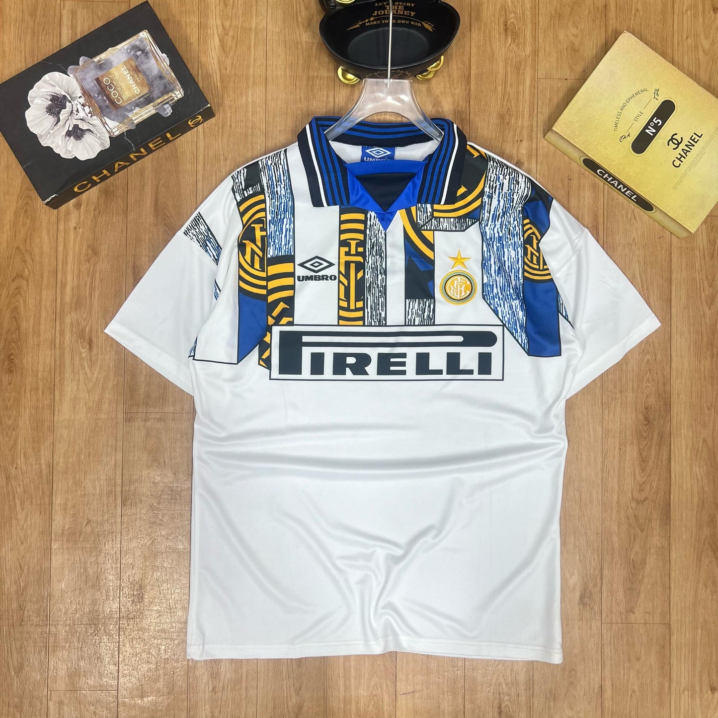 Inter Milan Retro Jersey – Relive the Glory of the Nerazzurri