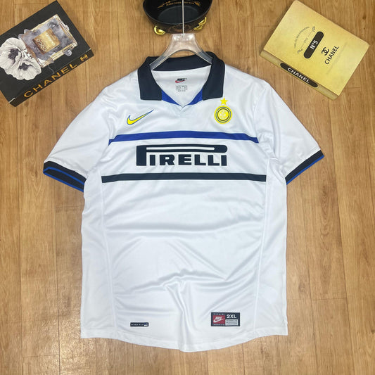 Inter Milan Retro Jersey – Relive the Glory of the Nerazzurri