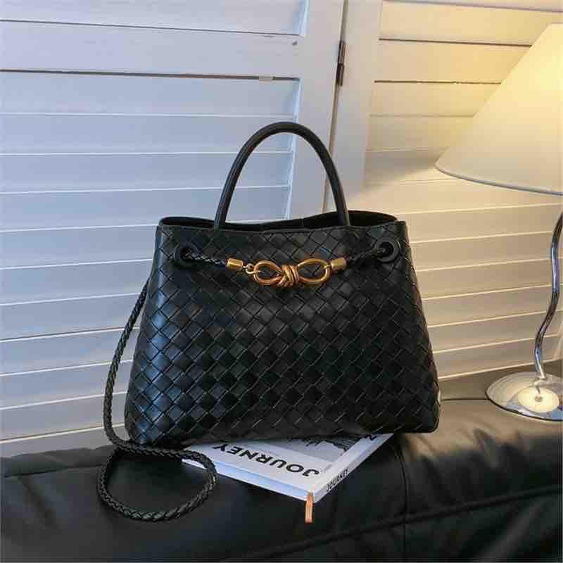 Bottega-Inspired Bag – Luxury, Elegance, and Craftsmanship