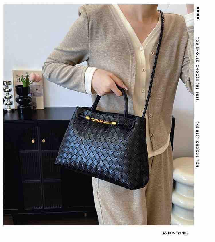 Bottega-Inspired Bag – Luxury, Elegance, and Craftsmanship