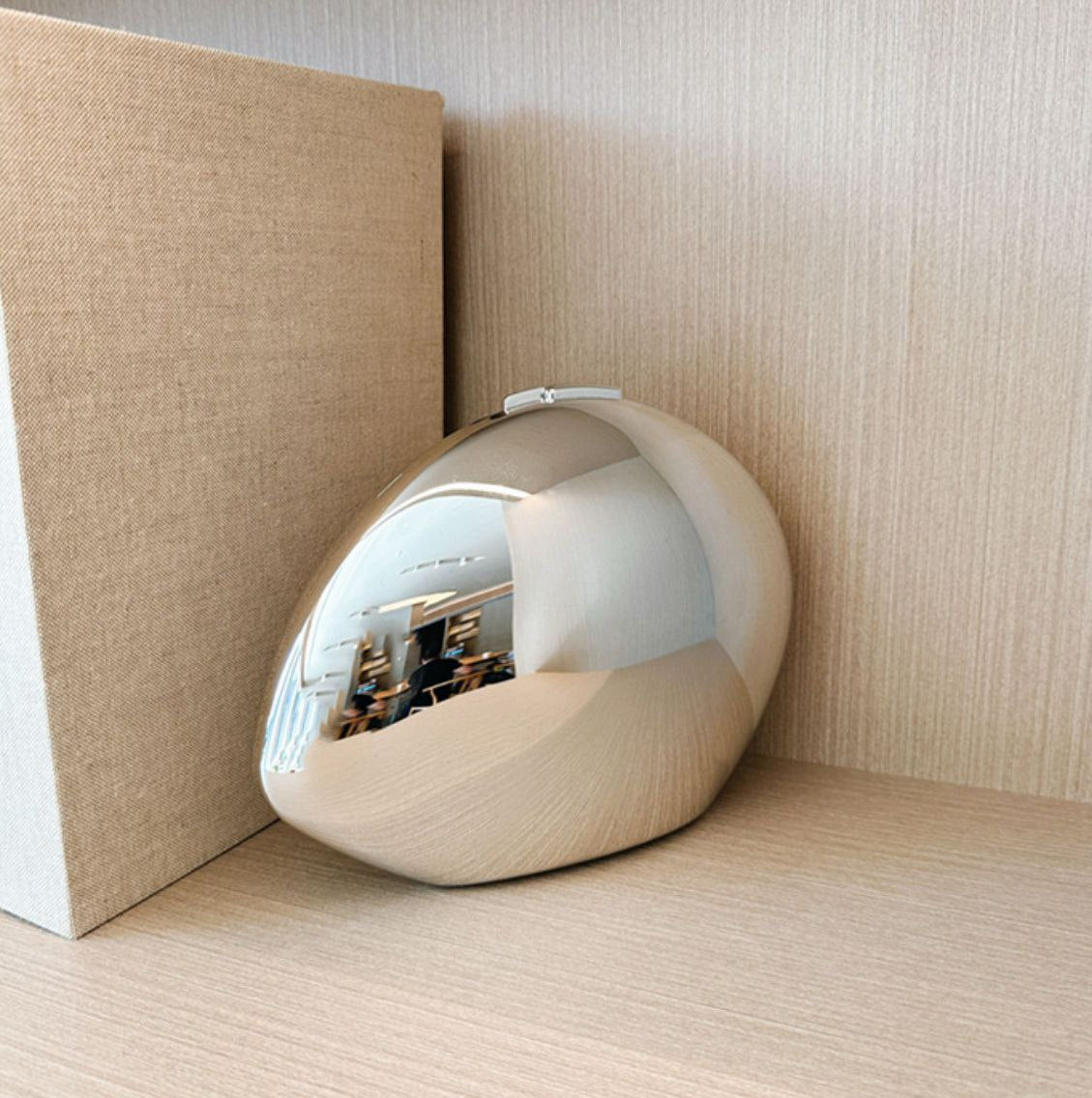Teardrop-Shaped Clutch – Sculptural Glamour in the Palm of Your Hand