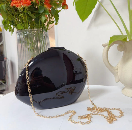 Teardrop-Shaped Clutch – Sculptural Glamour in the Palm of Your Hand