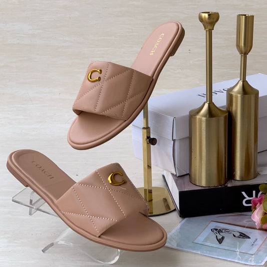 Coach-Inspired Slippers – Cozy Chic with a Touch of Luxury