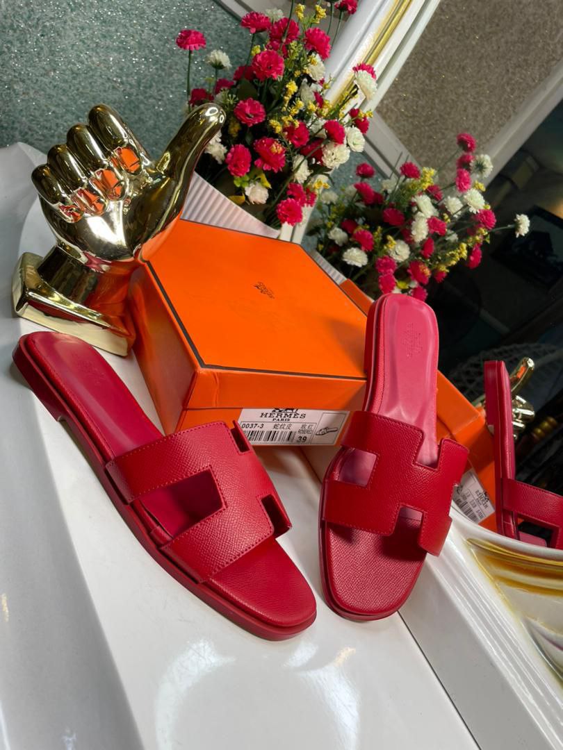 Hermès Slippers: Timeless Elegance and Comfort