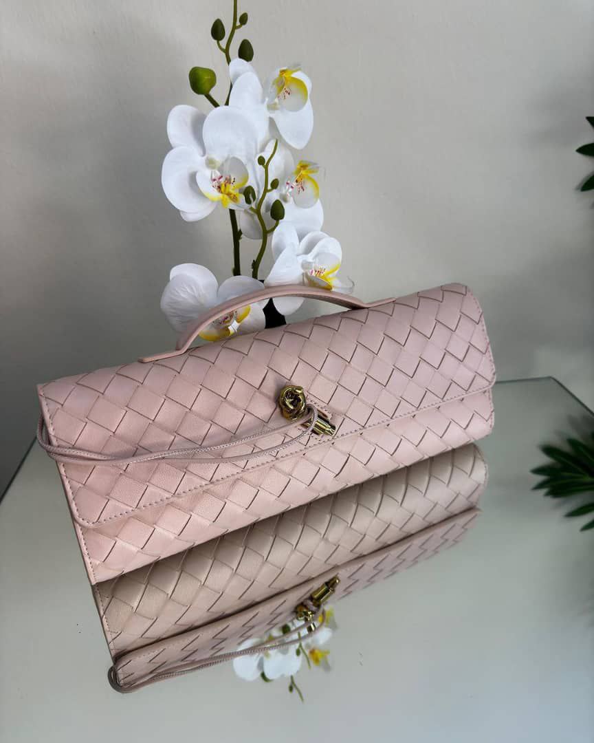 Bottega Veneta Bags – Timeless Craftsmanship Meets Modern Elegance